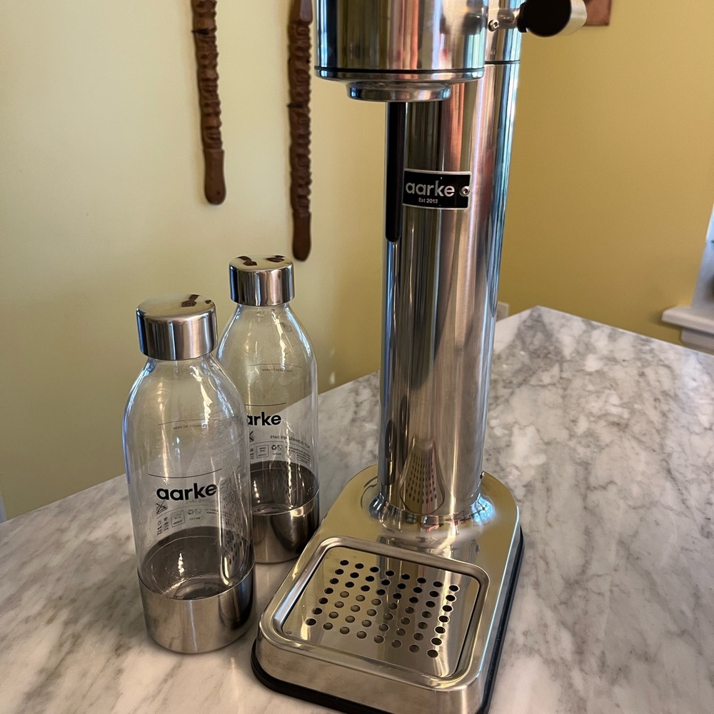 Excellent pre-owned condition Aarke Carbonator currently retails for $229.95